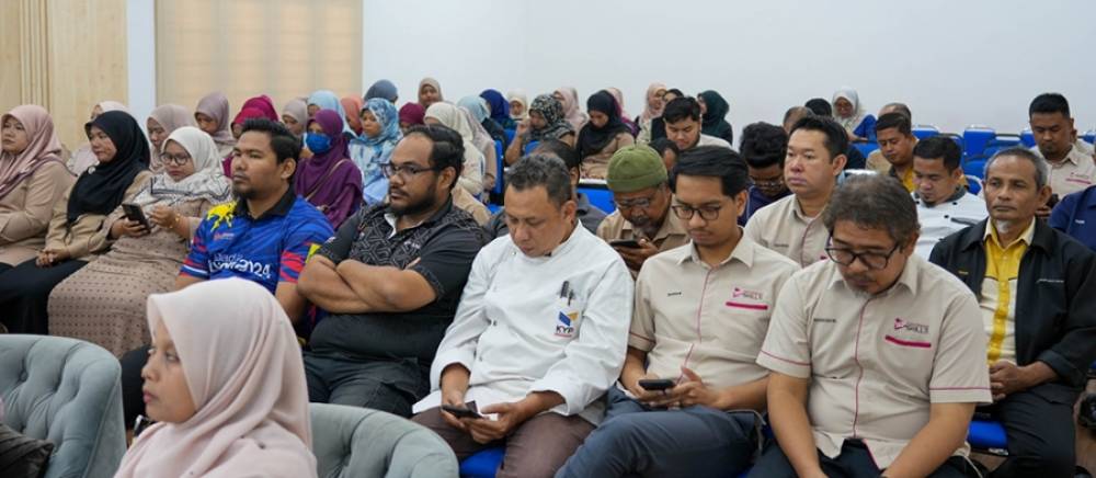 TAKLIMAT BIJAK URUS KEWANGAN DAN RANCANG PERSARAAN OLEH KUMPULAN WANG SIMPANAN PEKERJA (KWSP)